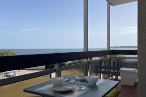 Beautiful studio 2 steps from the beach
